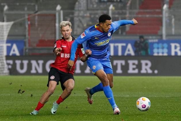 08.12.2023, xavx, Fussball 2.Bundesliga, SV Wehen Wiesbaden - Eintracht Braunschweig emspor, v.l. Thijmen Goppel (SV Wehen Wiesbaden), Anton Donkor (Eintracht Braunschweig) (DFL DFB REGULATIONS PROHIBIT ANY USE OF PHOTOGRAPHS as IMAGE SEQUENCES and or QUASI-VIDEO) Wiesbaden