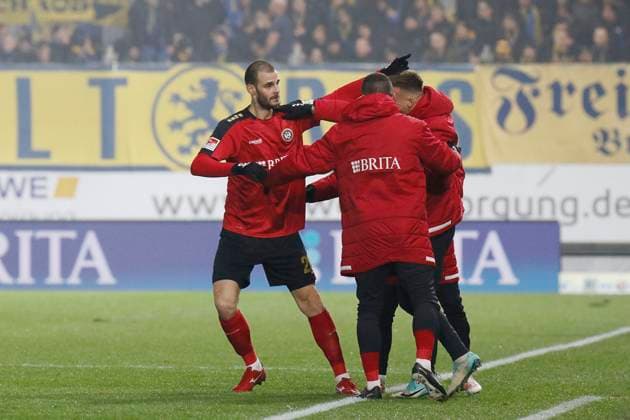08.12.2023, xavx, Fussball 2.Bundesliga, SV Wehen Wiesbaden - Eintracht Braunschweig emspor, v.l. Aleksandar Vukotic (SV Wehen Wiesbaden) celebrate the goal, Der Torjubel zum 1:0 (DFL DFB REGULATIONS PROHIBIT ANY USE OF PHOTOGRAPHS as IMAGE SEQUENCES and or QUASI-VIDEO) Wiesbaden