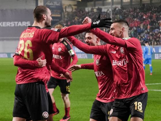 SV Wehen Wiesbaden freut sich ueber das Tor zum 1:0, GER, SV Wehen Wiesbaden vs. Eintracht Braunschweig, Fussball, 2. Bundesliga, 16. Spieltag, Spielzeit 2023 2024, 08.12.2023 DFL REGULATIONS PROHIBIT ANY USE OF PHOTOGRAPHS AS IMAGE SEQUENCES AND OR QUASI-VIDEO GER, SV Wehen Wiesbaden vs. Eintracht Braunschweig, Fussball, 2. Bundesliga, 16. Spieltag, Spielzeit 2023 2024, 08.12.2023 Wiesbaden