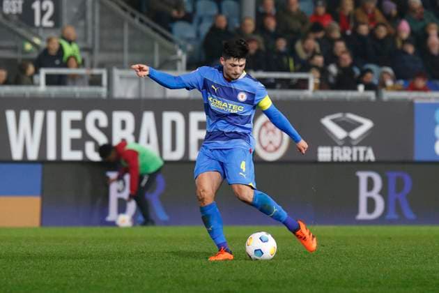 08.12.2023, xavx, Fussball 2.Bundesliga, SV Wehen Wiesbaden - Eintracht Braunschweig emspor, v.l. Jannis Nikolaou (Eintracht Braunschweig) FREISTELLER (DFL DFB REGULATIONS PROHIBIT ANY USE OF PHOTOGRAPHS as IMAGE SEQUENCES and or QUASI-VIDEO) Wiesbaden