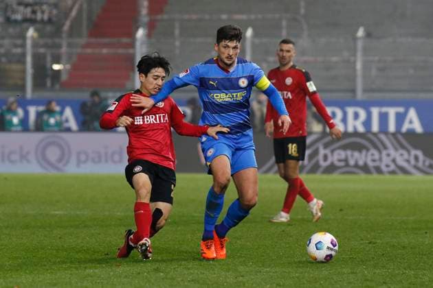 08.12.2023, xavx, Fussball 2.Bundesliga, SV Wehen Wiesbaden - Eintracht Braunschweig emspor, v.l. Hyun-ju Lee (SV Wehen Wiesbaden), Jannis Nikolaou (Eintracht Braunschweig) (DFL DFB REGULATIONS PROHIBIT ANY USE OF PHOTOGRAPHS as IMAGE SEQUENCES and or QUASI-VIDEO) Wiesbaden