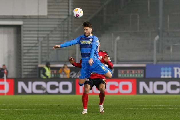 08.12.2023, xavx, Fussball 2.Bundesliga, SV Wehen Wiesbaden - Eintracht Braunschweig emspor, v.l. Ermin Bicakcic (Eintracht Braunschweig) (DFL DFB REGULATIONS PROHIBIT ANY USE OF PHOTOGRAPHS as IMAGE SEQUENCES and or QUASI-VIDEO) Wiesbaden
