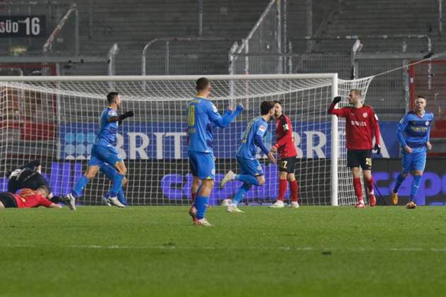 08.12.2023, xavx, Fussball 2.Bundesliga, SV Wehen Wiesbaden - Eintracht Braunschweig emspor, v.l. Fabio Kaufmann (Eintracht Braunschweig) celebrate the goal, Der Torjubel zum 1:1 (DFL DFB REGULATIONS PROHIBIT ANY USE OF PHOTOGRAPHS as IMAGE SEQUENCES and or QUASI-VIDEO) Wiesbaden