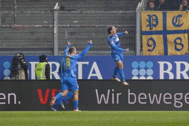 08.12.2023, xavx, Fussball 2.Bundesliga, SV Wehen Wiesbaden - Eintracht Braunschweig emspor, v.l. Rayan Philippe (Eintracht Braunschweig) celebrate the goal, Der Torjubel zum 1:2 (DFL DFB REGULATIONS PROHIBIT ANY USE OF PHOTOGRAPHS as IMAGE SEQUENCES and or QUASI-VIDEO) Wiesbaden