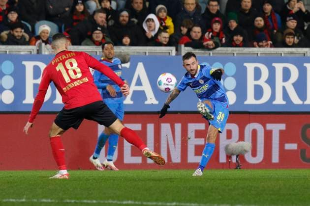 08.12.2023, xavx, Fussball 2.Bundesliga, SV Wehen Wiesbaden - Eintracht Braunschweig emspor, v.l. Ivan Prtajin (SV Wehen Wiesbaden), Robin Krauße (Eintracht Braunschweig) (DFL DFB REGULATIONS PROHIBIT ANY USE OF PHOTOGRAPHS as IMAGE SEQUENCES and or QUASI-VIDEO) Wiesbaden