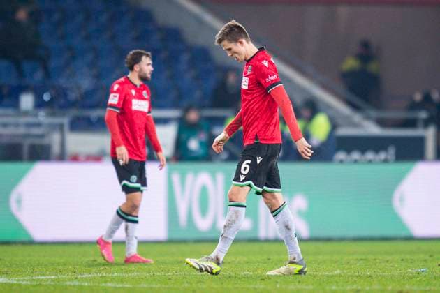 08.12.2023 - Fußball, 2023 2024, 2. Bundesliga, 16. Spieltag, Hannover 96 - Karlsruher SC: (L-R) Kolja Oudenne (Hannover), Fabian Kunze (Hannover) DFL REGULATIONS PROHIBIT ANY USE OF PHOTOGRAPHS AS IMAGE SEQUENCES AND OR QUASI-VIDEO. Hannover Niedersachsen Deutschland Heinz von Heiden Arena
