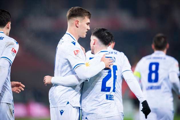 08.12.2023 - Fußball, 2023 2024, 2. Bundesliga, 16. Spieltag, Hannover 96 - Karlsruher SC: (L-R) Marcel Beifus (Karlsruhe), Paul Nebel (Karlsruhe) jubeln nach dem Tor zum 0:1 DFL REGULATIONS PROHIBIT ANY USE OF PHOTOGRAPHS AS IMAGE SEQUENCES AND OR QUASI-VIDEO. Hannover Niedersachsen Deutschland Heinz von Heiden Arena