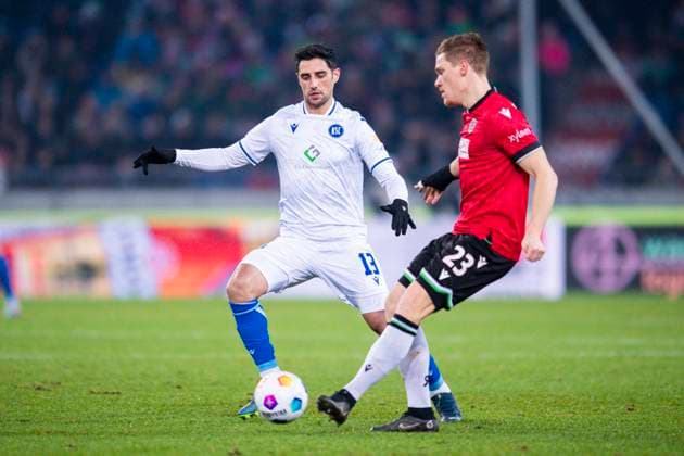 08.12.2023 - Fußball, 2023 2024, 2. Bundesliga, 16. Spieltag, Hannover 96 - Karlsruher SC: (L-R) Lars Stindl (Karlsruhe), Marcel Halstenberg (Hannover) DFL REGULATIONS PROHIBIT ANY USE OF PHOTOGRAPHS AS IMAGE SEQUENCES AND OR QUASI-VIDEO. Hannover Niedersachsen Deutschland Heinz von Heiden Arena