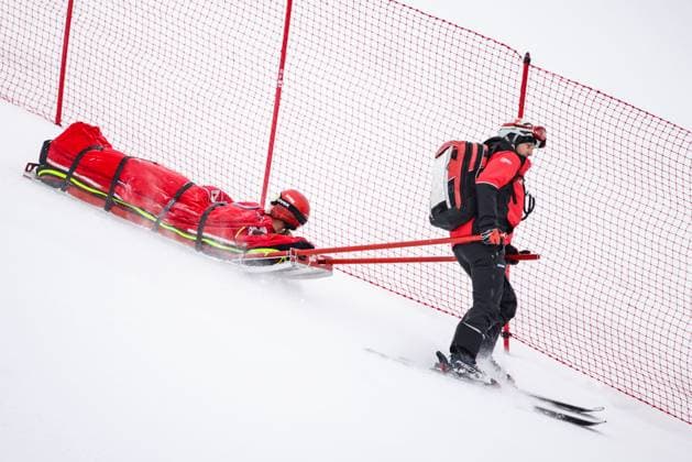 Sport Themen der Woche KW49 Sport Bilder des Tages ALPINE SKIING - FIS WC St. Moritz SANKT MORITZ,SWITZERLAND,09.DEC.23 - ALPINE SKIING - FIS World Cup, downhill, ladies. Image shows Elisabeth Reisinger (AUT). Keywords: injury.  GEPAxpictures xMaticxKlansek