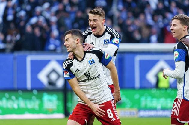 Torjubel Hamburger SV nach Tor zum Tor zum 1:0 Laszlo Benes (Hamburger SV, 08) GER, Hamburger SV vs. SC Paderborn 07, Fussball, 2. Bundesliga, Spieltag 16, Saison 2023 2024, 09.12.2023 DFL REGULATIONS PROHIBIT ANY USE OF PHOTOGRAPHS AS IMAGE SEQUENCES AND OR QUASI-VIDEO GER, Hamburger SV vs. SC Paderborn 07, Fussball, 2. Bundesliga, Spieltag 16, Saison 2023 2024, 09.12.2023 Hamburg