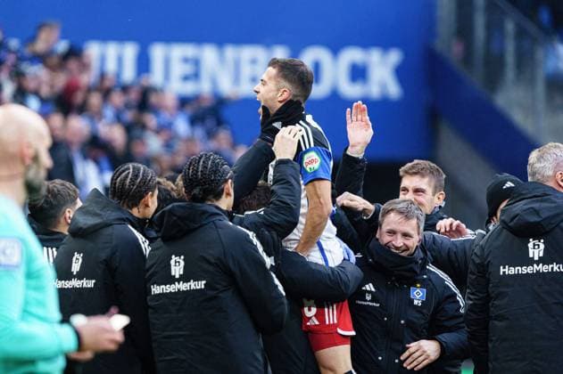 Torjubel Hamburger SV nach Tor zum Tor zum 1:0 Laszlo Benes (Hamburger SV, 08) GER, Hamburger SV vs. SC Paderborn 07, Fussball, 2. Bundesliga, Spieltag 16, Saison 2023 2024, 09.12.2023 DFL REGULATIONS PROHIBIT ANY USE OF PHOTOGRAPHS AS IMAGE SEQUENCES AND OR QUASI-VIDEO GER, Hamburger SV vs. SC Paderborn 07, Fussball, 2. Bundesliga, Spieltag 16, Saison 2023 2024, 09.12.2023 Hamburg