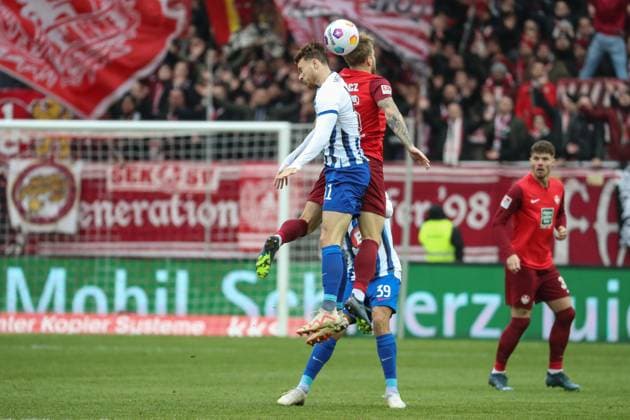 09.12.2023, xusrbx, Fussball 2.Bundesliga, 1.FC Kaiserslautern - Hertha BSC Berlin emspor, v.l. Pascal Klemens (Herta BSC, 41), Tymoteusz Puchacz (1. FC Kaiserslautern, 15),Kopfball, Kopfballduell, (DFL DFB REGULATIONS PROHIBIT ANY USE OF PHOTOGRAPHS as IMAGE SEQUENCES and or QUASI-VIDEO) Kaiserslautern