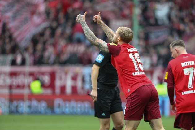 09.12.2023, xusrbx, Fussball 2.Bundesliga, 1.FC Kaiserslautern - Hertha BSC Berlin emspor, Tymoteusz Puchacz (1. FC Kaiserslautern, 15),unzufrieden, enttaeuscht, niedergeschlagen, frustriert, (DFL DFB REGULATIONS PROHIBIT ANY USE OF PHOTOGRAPHS as IMAGE SEQUENCES and or QUASI-VIDEO) Kaiserslautern