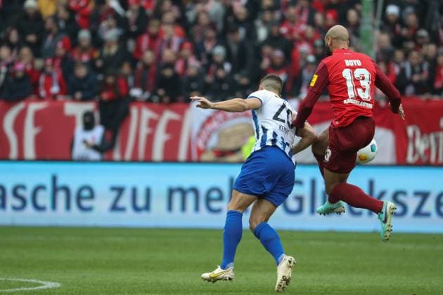 09.12.2023, xusrbx, Fussball 2.Bundesliga, 1.FC Kaiserslautern - Hertha BSC Berlin emspor, v.l. Marc Oliver Kempf (Herta BSC, 20), Terrence Boyd (1. FC Kaiserslautern, 13), (DFL DFB REGULATIONS PROHIBIT ANY USE OF PHOTOGRAPHS as IMAGE SEQUENCES and or QUASI-VIDEO) Kaiserslautern