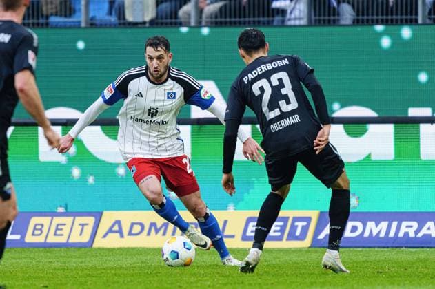 Levin Oeztunali (Hamburger SV, 21), Raphael Obermair (SC Paderborn, 23) GER, Hamburger SV vs. SC Paderborn 07, Fussball, 2. Bundesliga, Spieltag 16, Saison 2023 2024, 09.12.2023 DFL REGULATIONS PROHIBIT ANY USE OF PHOTOGRAPHS AS IMAGE SEQUENCES AND OR QUASI-VIDEO GER, Hamburger SV vs. SC Paderborn 07, Fussball, 2. Bundesliga, Spieltag 16, Saison 2023 2024, 09.12.2023 Hamburg