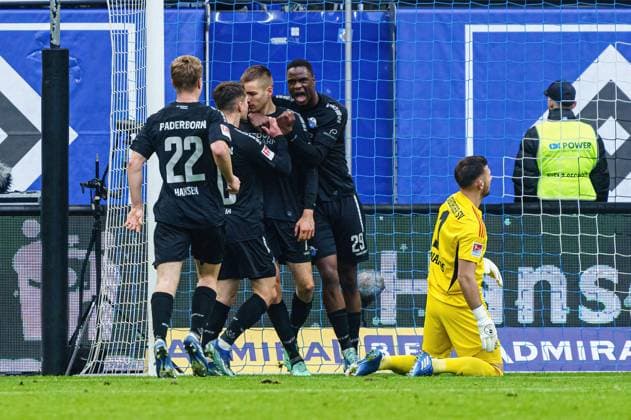 Torjubel SC Paderborn nach Tor zum Tor zum 1:1 Filip Bilbija (SC Paderborn, 07) GER, Hamburger SV vs. SC Paderborn 07, Fussball, 2. Bundesliga, Spieltag 16, Saison 2023 2024, 09.12.2023 DFL REGULATIONS PROHIBIT ANY USE OF PHOTOGRAPHS AS IMAGE SEQUENCES AND OR QUASI-VIDEO GER, Hamburger SV vs. SC Paderborn 07, Fussball, 2. Bundesliga, Spieltag 16, Saison 2023 2024, 09.12.2023 Hamburg