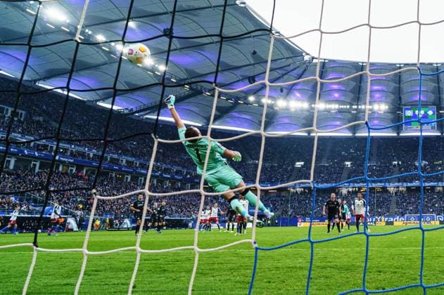 Tor zum Tor zum 1:0 Laszlo Benes (Hamburger SV, 08), Remote Hintertor GER, Hamburger SV vs. SC Paderborn 07, Fussball, 2. Bundesliga, Spieltag 16, Saison 2023 2024, 09.12.2023 DFL REGULATIONS PROHIBIT ANY USE OF PHOTOGRAPHS AS IMAGE SEQUENCES AND OR QUASI-VIDEO GER, Hamburger SV vs. SC Paderborn 07, Fussball, 2. Bundesliga, Spieltag 16, Saison 2023 2024, 09.12.2023 Hamburg