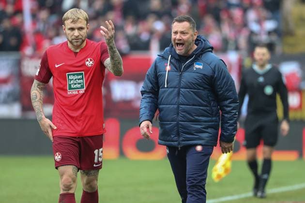09.12.2023, xusrbx, Fussball 2.Bundesliga, 1.FC Kaiserslautern - Hertha BSC Berlin emspor, v.l. Tymoteusz Puchacz (1. FC Kaiserslautern, 15),Pal Dardai (Trainer Herta BSC), unzufrieden, enttaeuscht, niedergeschlagen, frustriert, (DFL DFB REGULATIONS PROHIBIT ANY USE OF PHOTOGRAPHS as IMAGE SEQUENCES and or QUASI-VIDEO) Kaiserslautern