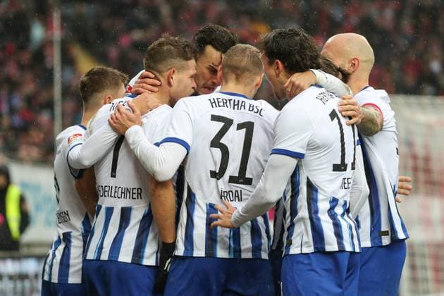 09.12.2023, xusrbx, Fussball 2.Bundesliga, 1.FC Kaiserslautern - Hertha BSC Berlin emspor, v.l. Florian Niederlechner (Herta BSC, 7), Haris Tabakovic (Herta BSC, 25), Torschuetze zum 1:1in der 49. Spielminute, Torjubel, die Spieler vom Herta BSC, (DFL DFB REGULATIONS PROHIBIT ANY USE OF PHOTOGRAPHS as IMAGE SEQUENCES and or QUASI-VIDEO) Kaiserslautern