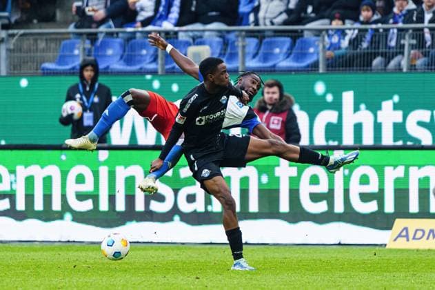 Stephan Ambrosius (Hamburger SV, 35), Ilyas Ansah (SC Paderborn, 29) GER, Hamburger SV vs. SC Paderborn 07, Fussball, 2. Bundesliga, Spieltag 16, Saison 2023 2024, 09.12.2023 DFL REGULATIONS PROHIBIT ANY USE OF PHOTOGRAPHS AS IMAGE SEQUENCES AND OR QUASI-VIDEO GER, Hamburger SV vs. SC Paderborn 07, Fussball, 2. Bundesliga, Spieltag 16, Saison 2023 2024, 09.12.2023 Hamburg