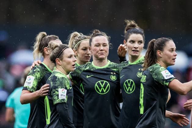 GOOGLE PIXEL Frauen Bundesliga: 1. FC Köln - VfL Wolfsburg; 09.12.2ß23 Jubel zum 0:1 durch Svenja Huth (VfL Wolfsburg. 10) GOOGLE PIXEL Frauen Bundesliga, 1. FC Köln - VfL Wolfsburg, Köln, Franz-Kremer-Stadion am 09.12.2023 DFB REGULATIONS PROHIBIT ANY USE OF PHOTOGRAPHS AS IMAGE SEQUENCES AND OR QUASI-VIDEO. Copyright: xBEAUTIFULxSPORTS Wunderlx