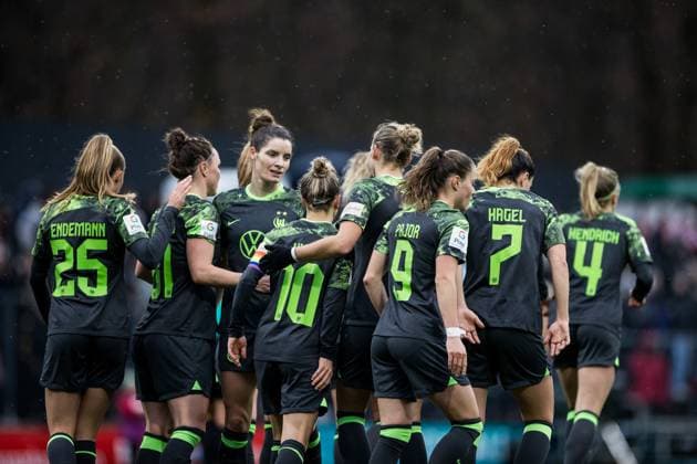 GOOGLE PIXEL Frauen Bundesliga: 1. FC Köln - VfL Wolfsburg; 09.12.2ß23 Jubel zum 0:1 durch Svenja Huth (VfL Wolfsburg. 10) GOOGLE PIXEL Frauen Bundesliga, 1. FC Köln - VfL Wolfsburg, Köln, Franz-Kremer-Stadion am 09.12.2023 DFB REGULATIONS PROHIBIT ANY USE OF PHOTOGRAPHS AS IMAGE SEQUENCES AND OR QUASI-VIDEO. Copyright: xBEAUTIFULxSPORTS Wunderlx
