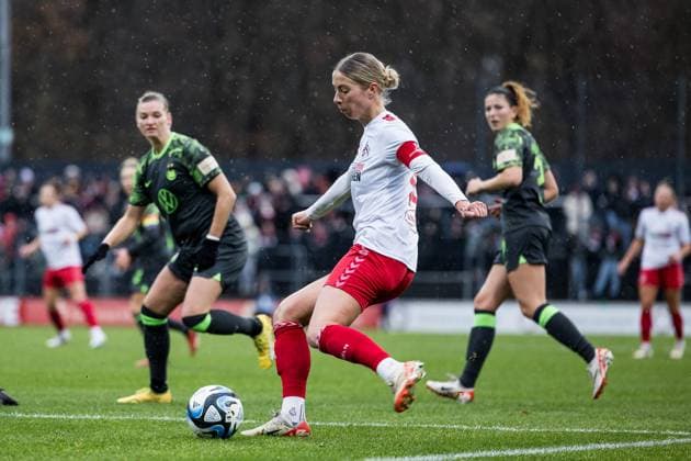 GOOGLE PIXEL Frauen Bundesliga: 1. FC Köln - VfL Wolfsburg; 09.12.2ß23 Sharon Beck (1. FC Köln, 10) GOOGLE PIXEL Frauen Bundesliga, 1. FC Köln - VfL Wolfsburg, Köln, Franz-Kremer-Stadion am 09.12.2023 DFB REGULATIONS PROHIBIT ANY USE OF PHOTOGRAPHS AS IMAGE SEQUENCES AND OR QUASI-VIDEO. Copyright: xBEAUTIFULxSPORTS Wunderlx