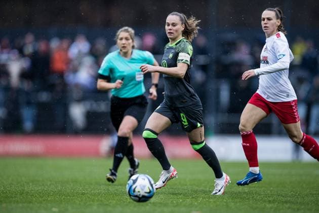 GOOGLE PIXEL Frauen Bundesliga: 1. FC Köln - VfL Wolfsburg; 09.12.2ß23 Ewa Pajor ( 9, VfL Wolfsburg) GOOGLE PIXEL Frauen Bundesliga, 1. FC Köln - VfL Wolfsburg, Köln, Franz-Kremer-Stadion am 09.12.2023 DFB REGULATIONS PROHIBIT ANY USE OF PHOTOGRAPHS AS IMAGE SEQUENCES AND OR QUASI-VIDEO. Copyright: xBEAUTIFULxSPORTS Wunderlx