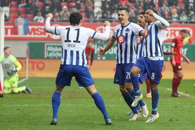 09.12.2023, xusrbx, Fussball 2.Bundesliga, 1.FC Kaiserslautern - Hertha BSC Berlin emspor, v.l. Fabian Reese (Herta BSC, 10), Andreas Bouchalakis (Herta BSC, 5), Marc Oliver Kempf (Herta BSC, 20), Bilal Hussein (Herta BSC, 8), ), Torjubel, 82. Spielminute, Tor 1:2, Torschuetze Marc Oliver Kempf (Herta BSC, 20), (DFL DFB REGULATIONS PROHIBIT ANY USE OF PHOTOGRAPHS as IMAGE SEQUENCES and or QUASI-VIDEO) Kaiserslautern