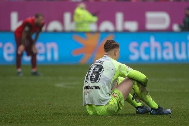 09.12.2023, xusrbx, Fussball 2.Bundesliga, 1.FC Kaiserslautern - Hertha BSC Berlin emspor, v.l. Julian Krahl (1. FC Kaiserslautern, 18),unzufrieden, enttaeuscht, niedergeschlagen, frustriert, nach dem Spiel, (DFL DFB REGULATIONS PROHIBIT ANY USE OF PHOTOGRAPHS as IMAGE SEQUENCES and or QUASI-VIDEO) Kaiserslautern