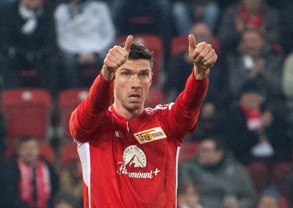 Sport Themen der Woche KW49 Fussball, Herren, Saison 2023 2024, 1. Bundesliga (14. Spieltag), 1. FC Union Berlin - Borussia Mönchengladbach, Robin Gosens (1. FC Union Berlin) mit Daumen hoch, 09.12.2023, *** Soccer, Men, Season 2023 2024, 1 Bundesliga 14 Matchday , 1 FC Union Berlin Borussia Mönchengladbach, Robin Gosens 1 FC Union Berlin with thumbs up, 09 12 2023, Copyright: xSebastianxRäppold MatthiasxKochx