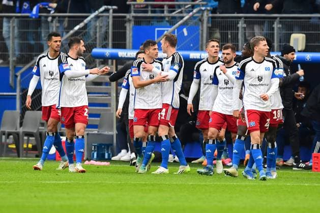Fussball I Herren I 2. Bundesliga l Hamburger SV - SC Paderborn 07 I 16. Spieltag I Saison 2023-2024 I HSV I 09.12.2023 I HSV Torjubel zum 1:0 Torschuetze ist Benes Laszlo (HSV) , Sportplatz : Volksparkstadion, Stellingen Hamburg Deutschland