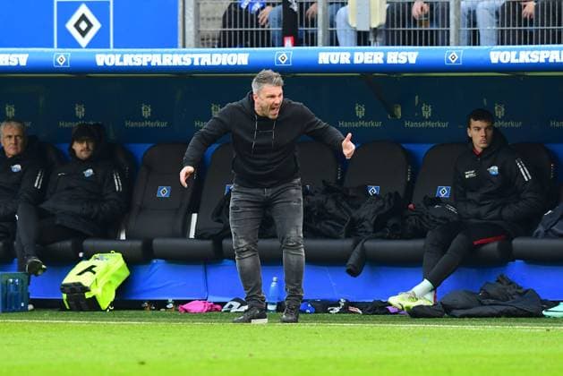 Fussball I Herren I 2. Bundesliga l Hamburger SV - SC Paderborn 07 I 16. Spieltag I Saison 2023-2024 I HSV I 09.12.2023 I Kwasniok Lukas Trainer (SCPaderborn07) , Sportplatz : Volksparkstadion, Stellingen Hamburg Deutschland