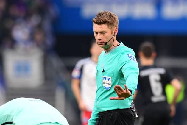 Fussball I Herren I 2. Bundesliga l Hamburger SV - SC Paderborn 07 I 16. Spieltag I Saison 2023-2024 I HSV I 09.12.2023 I Dingert Christian Schiedsrichter , Sportplatz : Volksparkstadion, Stellingen Hamburg Deutschland