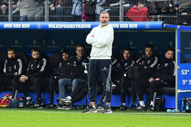 Fussball I Herren I 2. Bundesliga l Hamburger SV - SC Paderborn 07 I 16. Spieltag I Saison 2023-2024 I HSV I 09.12.2023 I Walter Tim Trainer (HSV) ist Fassungslos , Sportplatz : Volksparkstadion, Stellingen Hamburg Deutschland