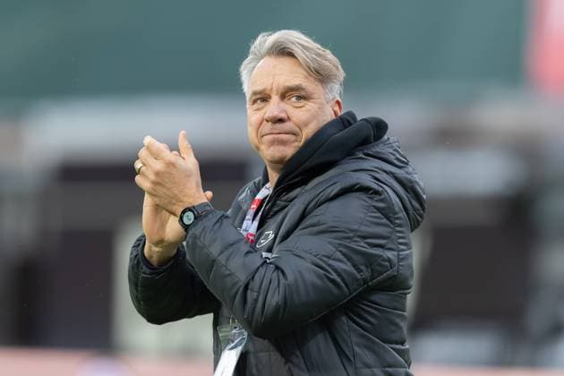 Germany, Spiesen-Elversberg, 10.12.2023, Waldstadion Kaiserlinde, SV Elversberg vs FC Nürnberg - 2. Bundesliga, 16. Spieltag, Trainer Horst Steffen (SV 07 Elversberg) looks on Spiesen-Elversberg URSAPHARM-Arena an der Kaiserlinde Saarland Germany