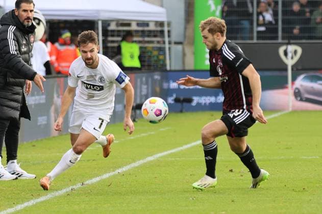 10.12.2023, Fussball, Herren, 2. Bundesliga, Saison 2023 2024, SV 07 Elversberg - 1. FC Nürnberg, Manuel Feil (SV 07 Elversberg), Tim Handwerker (1. FC Nürnberg) Elversberg Ursapharm-Arena an der Kaiserlinde Saarland Deutschland (DE)