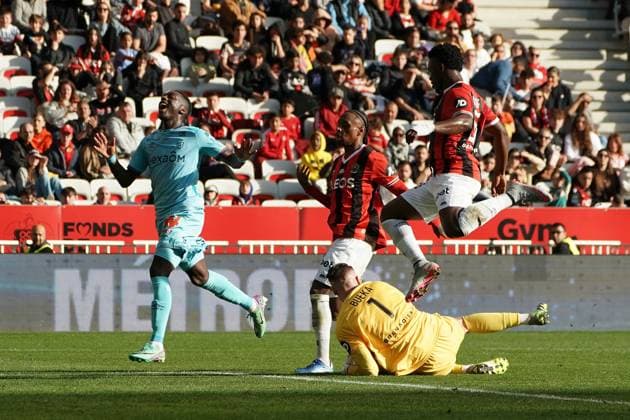 Mohamed Daramy (Stade de Reims) - Marcin Bulka (OGC Nice) - Youssouf Ndayishimiye (OGC Nice) - Pablo Rosario (OGC Nice) FOOTBALL : OGC Nice vs Stade de Reims - Ligue 1 Uber Eats - Nice - 10 12 2023 NorbertScanella Panoramic 