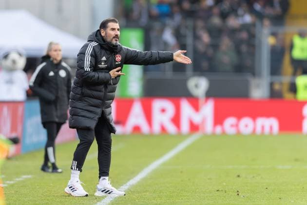Germany, Spiesen-Elversberg, 10.12.2023, Waldstadion Kaiserlinde, SV Elversberg vs FC Nürnberg - 2. Bundesliga, 16. Spieltag, Cheftrainer Cristian Fiel (1.FC Nuernberg) gestures Spiesen-Elversberg URSAPHARM-Arena an der Kaiserlinde Saarland Germany