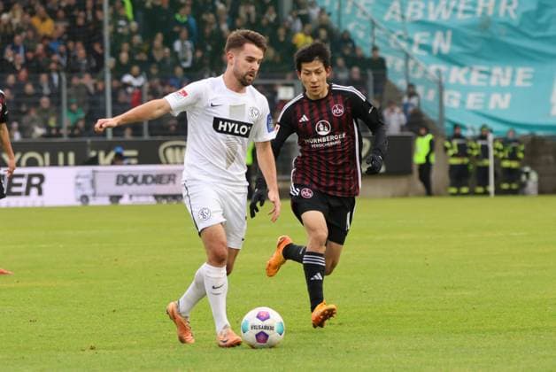 10.12.2023, Fussball, Herren, 2. Bundesliga, Saison 2023 2024, SV 07 Elversberg - 1. FC Nürnberg, Manuel Feil (SV 07 Elversberg), Kanji Okunuki (1. FC Nürnberg) Elversberg Ursapharm-Arena an der Kaiserlinde Saarland Deutschland (DE)