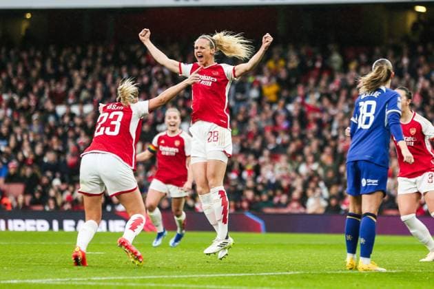 Sport Themen der Woche KW49 Sport Bilder des Tages Arsenal Women FC v Chelsea Women FC Arsenal s Amanda Ilestedt celebrates scoring their side s second goal of the game during the Arsenal Women FC v Chelsea Women FC WSL match at the Emirates Stadium, London, England, United Kingdom on 10 December 2023 Editorial Use Only Copyright: xIMAGO EveryxSecondxMediax ESM-0866-0017