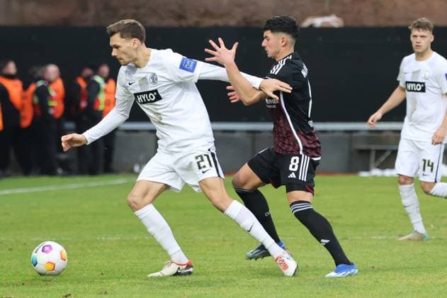 10.12.2023, Fussball, Herren, 2. Bundesliga, Saison 2023 2024, SV 07 Elversberg - 1. FC Nürnberg, Paul Stock (SV 07 Elversberg), Taylan Duman (1. FC Nürnberg) Elversberg Ursapharm-Arena an der Kaiserlinde Saarland Deutschland (DE)