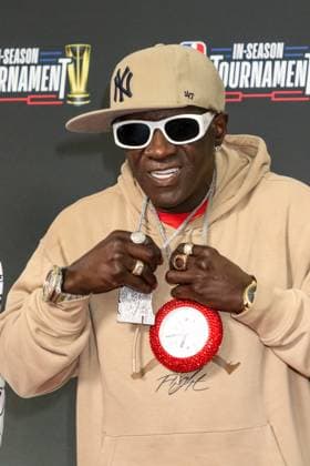 LAS VEGAS, NV - DECEMBER 9: Flavor Flav arriving at the NBA, Basketball Herren, USA In-Season Tournament Finals Arrivals at the T Mobile Arena in Las Vegas, Nevada, on December 9, 2023. Copyright: xDeeCeexCarterx