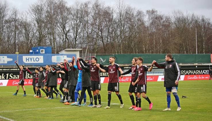 10.12.2023, xmohx, Fussball 2.Bundesliga, SV Elversberg - 1.FC Nürnberg emspor, v.l. Nürnberg bejubelt den Sieg (DFL DFB REGULATIONS PROHIBIT ANY USE OF PHOTOGRAPHS as IMAGE SEQUENCES and or QUASI-VIDEO) Elversberg