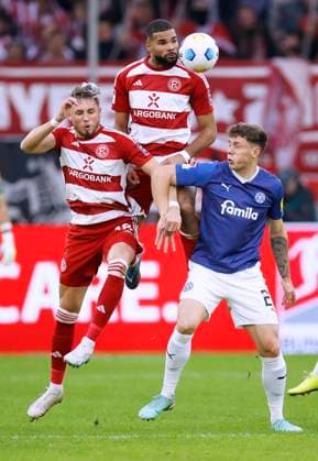 NIEMIEC Jona Team Fortuna Duesseldorf mit SIEBERT Jamil und REMBERG Nicolai 2. Bundesliga DFL Saison 2023 - 2024 2. BL Spiel Fortuna Duesseldorf - Holstein Kiel 0 : 1 am 10. 12. 2023 in Duesseldorf DFL REGULATIONS PROHIBIT ANY USE OF PHOTOGRAPHS as IMAGE SEQUENCES and or QUASI-VIDEO *** NIEMIEC Jona Team Fortuna Duesseldorf with SIEBERT Jamil and REMBERG Nicolai 2 Bundesliga DFL Season 2023 2024 2 BL Match Fortuna Duesseldorf Holstein Kiel 0 1 on 10 12 2023 in Duesseldorf DFL REGULATIONS PROHIBIT ANY USE OF PHOTOGRAPHS as IMAGE SEQUENCES and or QUASI VIDEO Copyright: xLacixPerenyix