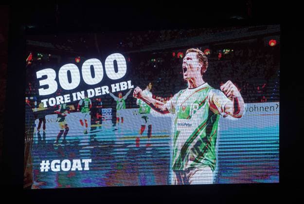 Sport Bilder des Tages Handball, Herren, Saison 2023 2024, LIQUI MOLY Handball-Bundesliga (3. Spieltag), Füchse Berlin - FRISCH AUF! Göppingen, Hans Lindberg (Füchse Berlin) erzielte sein 3000 Tor in der HBL, 10.12. 2023, Copyright: xSebastianxRäppold MatthiasxKochx