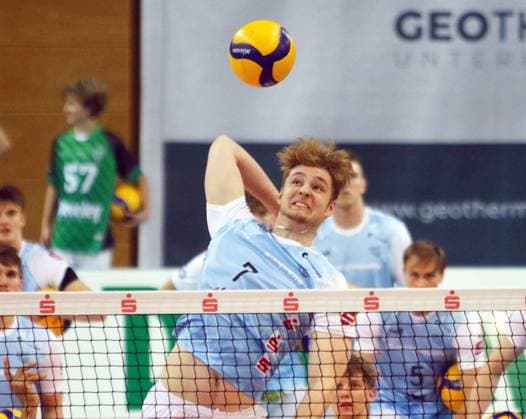 Carl MOELLER (KWh), He Bundesliga 23 24, TSV Haching Muenchen vs Energiequelle Netzhoppers Koenigs Wusterhausen, Geothermie Arena Unterhaching, 10.12.23, Copyright: WolfgangxFehrmann