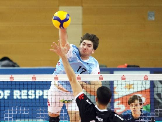 Jannes WIESNER (KWh), He Bundesliga 23 24, TSV Haching Muenchen vs Energiequelle Netzhoppers Koenigs Wusterhausen, Geothermie Arena Unterhaching, 10.12.23, Copyright: WolfgangxFehrmann