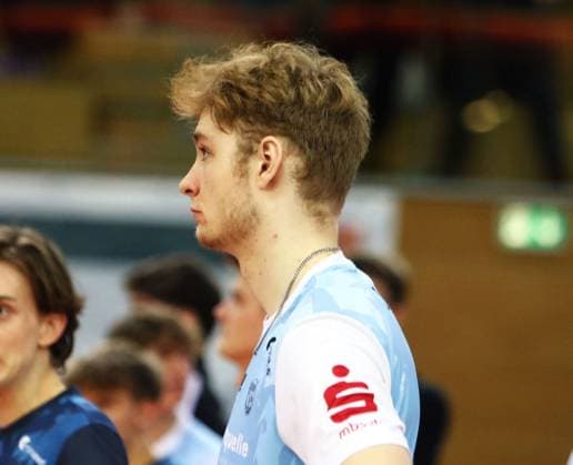 Enttaeuschung bei Carl MOELLER (KWh), He Bundesliga 23 24, TSV Haching Muenchen vs Energiequelle Netzhoppers Koenigs Wusterhausen, Geothermie Arena Unterhaching, 10.12.23, Copyright: WolfgangxFehrmann
