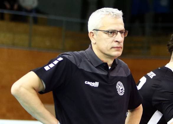 coach Mircea DUDAS (Haching),nach dem Sieg He Bundesliga 23 24, TSV Haching Muenchen vs Energiequelle Netzhoppers Koenigs Wusterhausen, Geothermie Arena Unterhaching, 10.12.23, Copyright: WolfgangxFehrmann